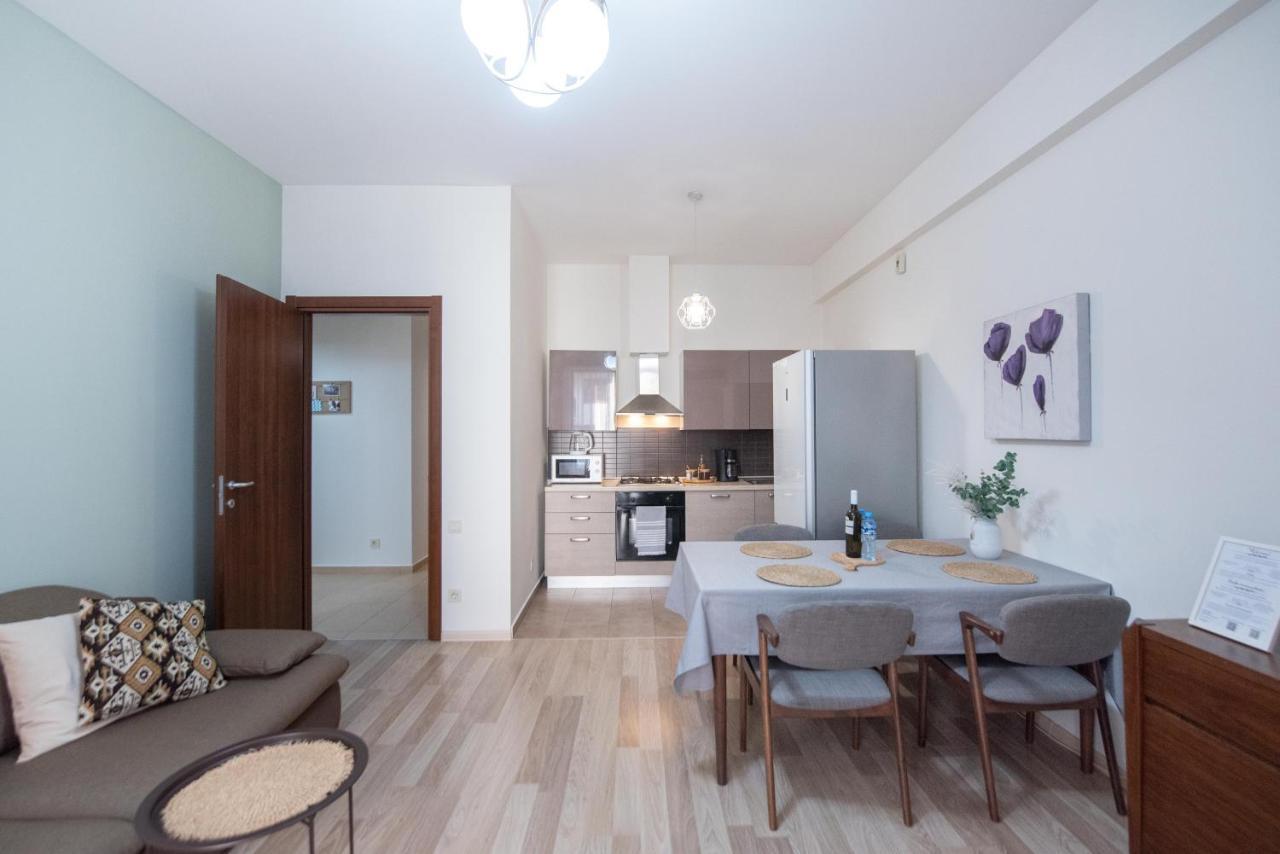 Gg Home - Cozy 2-Bedroom Apartment On Givi Kartozia Tbilisi Exterior foto